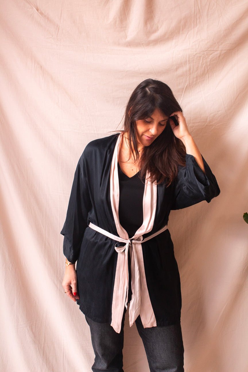 Kimono noir pour femme de seconde main | Sapar
